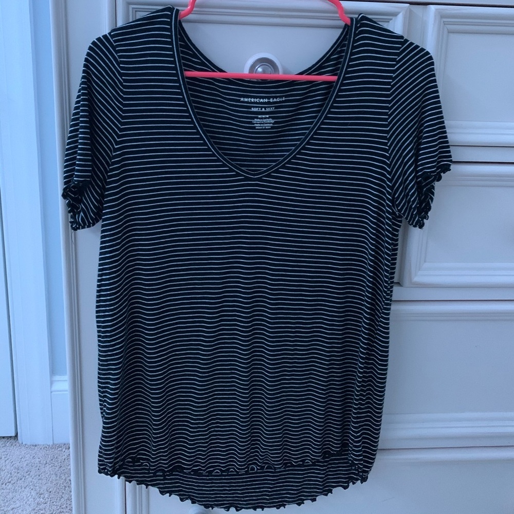 black and white stripped american eagle top